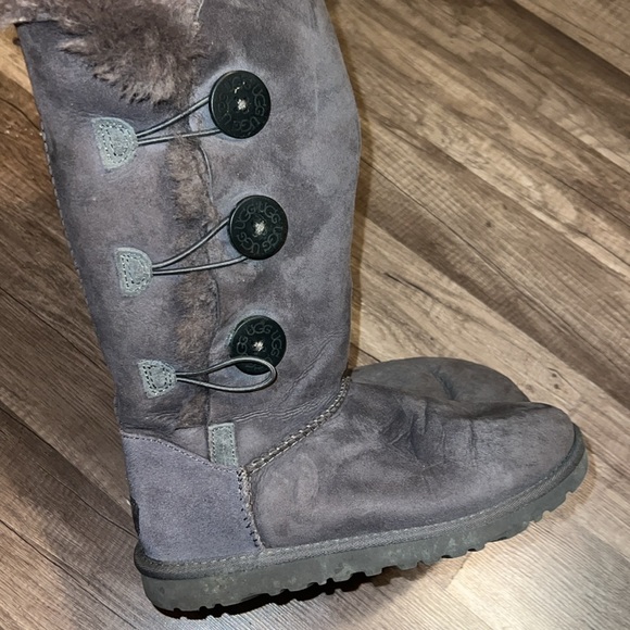 UGGS BAILEY BUTTON TRIPLET ll - Picture 3 of 5